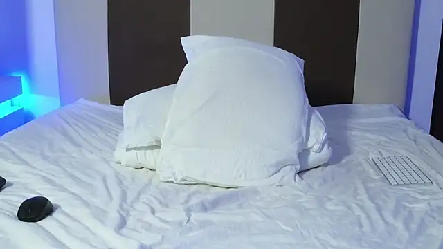moonjoey online show from July 11, 2026, 2:01 am