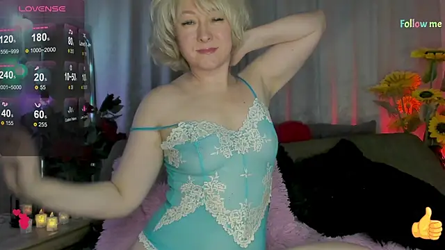 Snapshot of Mia_Wintermood chatting on October 7, 2025, 9:54 am Mia Wintermood online show from October 7, 2025, 9:54 am