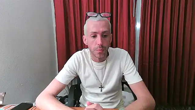 Snapshot of smokenstrokex chatting on November 8, 2025, 1:09 am smokenstrokex online show from November 8, 2025, 1:09 am