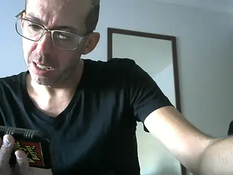 Snapshot of smokenstrokex chatting on December 18, 2024, 3:22 pm smokenstrokex online show from December 18, 2024, 3:22 pm