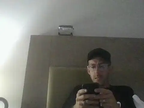 Snapshot of smokenstrokex chatting on December 19, 2024, 10:53 pm smokenstrokex online show from December 19, 2024, 10:53 pm