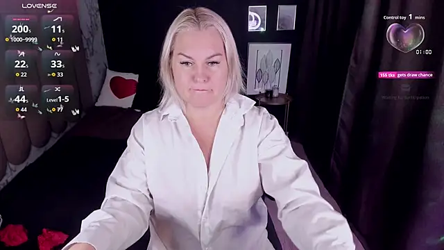 Snapshot of YolandaKiss chatting on October 14, 2025, 8:20 pm YolandaKiss online show from October 14, 2025, 8:20 pm