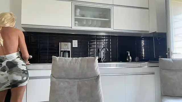 Reyna63 online show from February 8, 2026, 7:33 pm