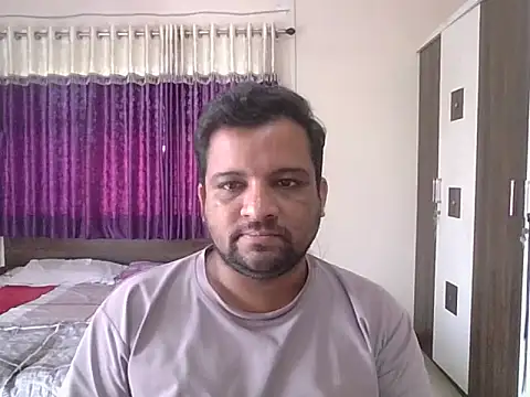 Snapshot of dhruv_love chatting on February 12, 2026, 4:23 am dhruv love online show from February 12, 2026, 4:23 am