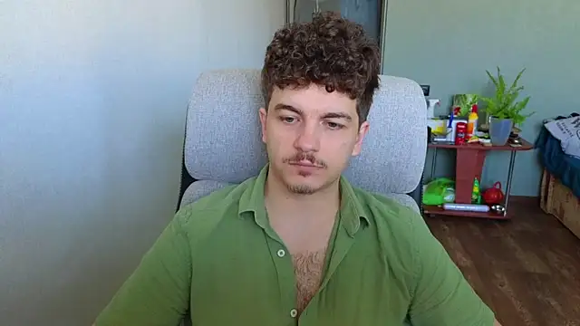Snapshot of Remy_Miles chatting on May 19, 2026, 5:03 am Remy Miles online show from May 19, 2026, 5:03 am