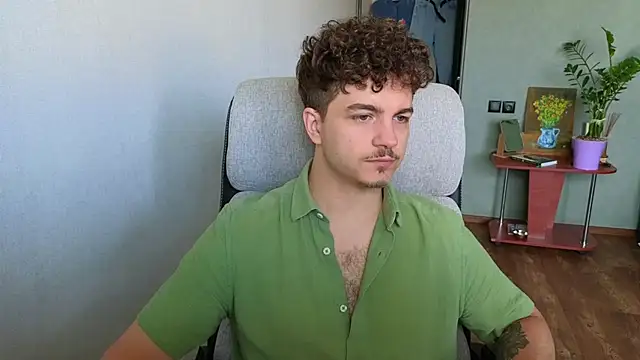 Snapshot of Remy_Miles chatting on July 16, 2026, 7:27 am Remy Miles online show from July 16, 2026, 7:27 am