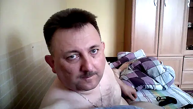 Snapshot of Novy73 chatting on May 5, 2026, 8:17 am Novy73 online show from May 5, 2026, 8:17 am
