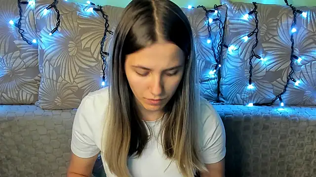 MaggieCake online show from October 24, 2025, 2:21 am