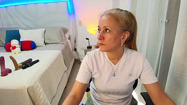 Snapshot of Naty_Stone chatting on June 4, 2026, 9:30 pm Naty Stone online show from June 4, 2026, 9:30 pm