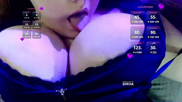 Snapshot of Mrs_Dream chatting on March 18, 2025, 1:02 am Mrs Dream online show from March 18, 2025, 1:02 am