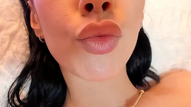 realhotfallingdevil online show from December 4, 2024, 7:44 am