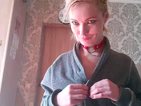 Snapshot of WildMissNiks chatting on September 19, 2025, 9:02 am WildMissNiks online show from September 19, 2025, 9:02 am