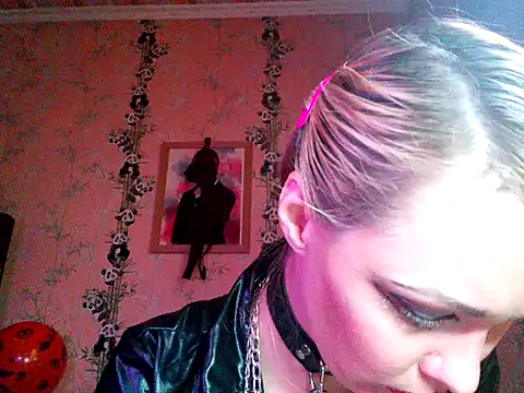 Snapshot of WildMissNiks chatting on October 30, 2025, 8:45 am WildMissNiks online show from October 30, 2025, 8:45 am