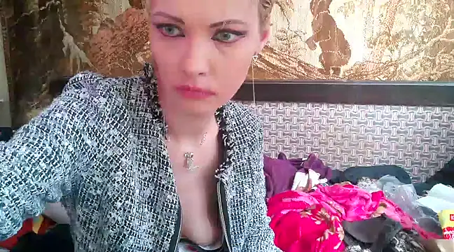 Snapshot of WildMissNiks chatting on March 14, 2025, 11:45 am WildMissNiks online show from March 14, 2025, 11:45 am