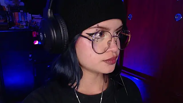 Snapshot of Raventh_ chatting on December 17, 2025, 2:05 am Raventh online show from December 17, 2025, 2:05 am