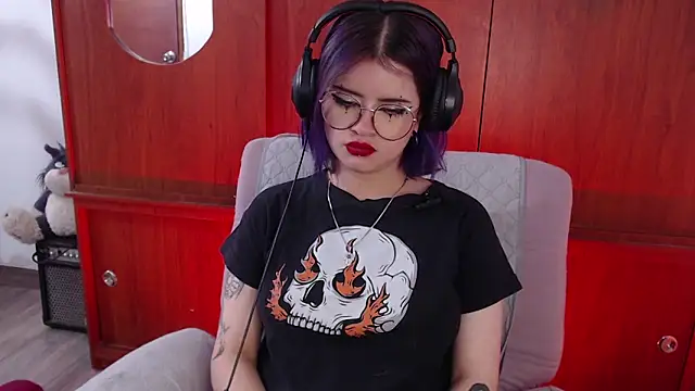 Snapshot of Raventh_ chatting on March 1, 2026, 12:05 pm Raventh online show from March 1, 2026, 12:05 pm