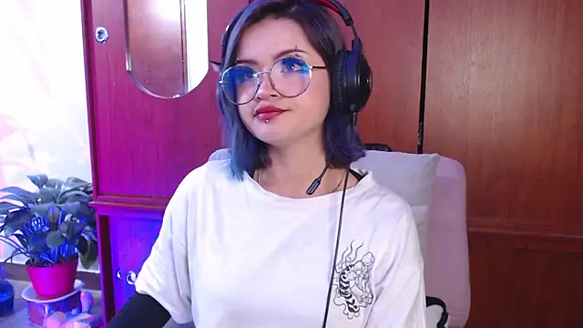 Snapshot of Raventh_ chatting on February 13, 2026, 1:11 pm Raventh online show from February 13, 2026, 1:11 pm