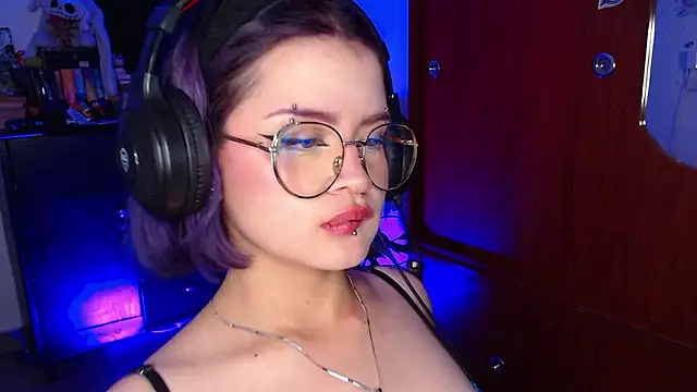 Snapshot of Raventh_ chatting on January 13, 2026, 12:47 am Raventh online show from January 13, 2026, 12:47 am