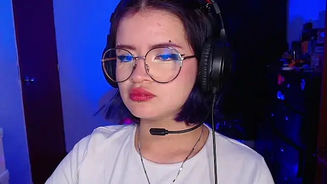 Snapshot of Raventh_ chatting on January 16, 2026, 3:10 am Raventh online show from January 16, 2026, 3:10 am