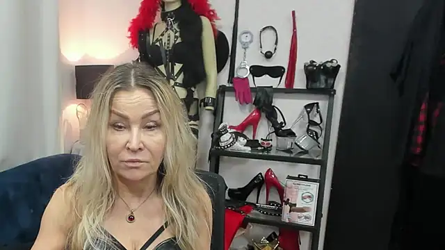 Snapshot of crystaLUX chatting on February 18, 2026, 5:27 am crystaLUX online show from February 18, 2026, 5:27 am