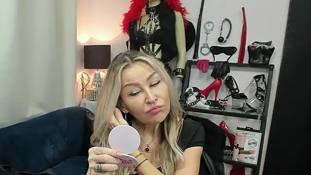 crystaLUX online show from April 3, 2026, 4:41 am