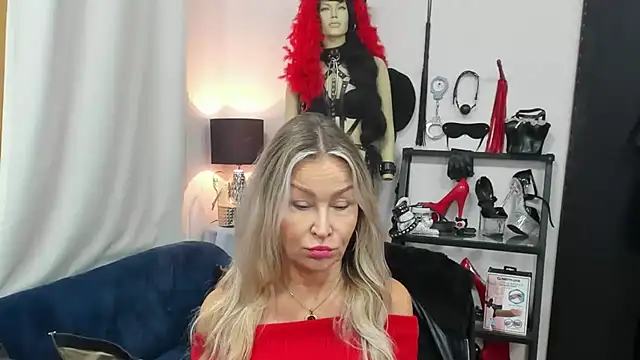 Snapshot of crystaLUX chatting on October 27, 2025, 5:52 am crystaLUX online show from October 27, 2025, 5:52 am