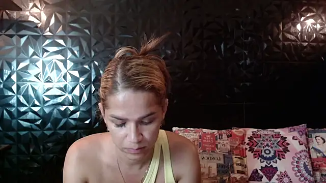 Snapshot of PINK__LOLA1 chatting on May 29, 2026, 12:38 am PINK LOLA1 online show from May 29, 2026, 12:38 am