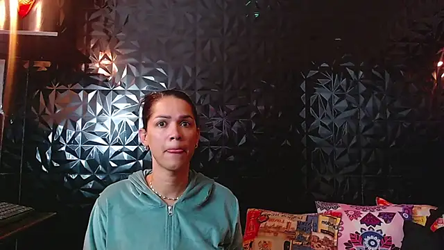 Snapshot of PINK__LOLA1 chatting on October 9, 2025, 12:55 am PINK LOLA1 online show from October 9, 2025, 12:55 am