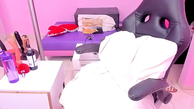 MATURE WHOR33 online show from March 20, 2025, 11:49 am