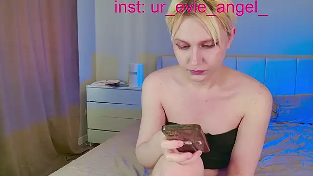 Evelyn rabbit online show from April 10, 2026, 9:49 am