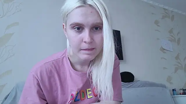 Snapshot of Evelyn_rabbit chatting on March 11, 2025, 9:56 am Evelyn rabbit online show from March 11, 2025, 9:56 am