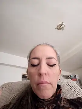 vamporasuccubus19777 online show from September 25, 2025, 2:34 pm