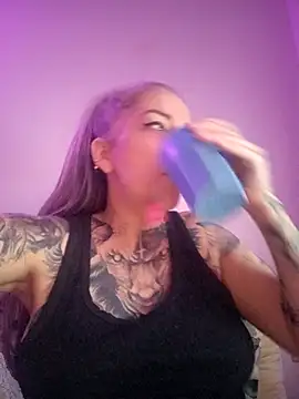 vamporasuccubus19777 online show from March 1, 2025, 10:42 pm