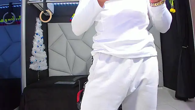 Aydenmiller96 online show from December 27, 2024, 2:47 am