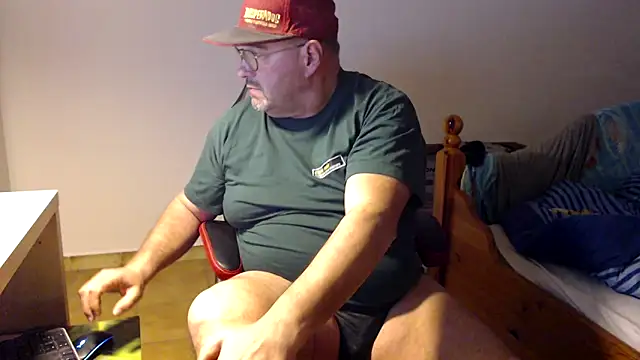 Snapshot of fraboys chatting on March 3, 2026, 3:19 pm fraboys online show from March 3, 2026, 3:19 pm