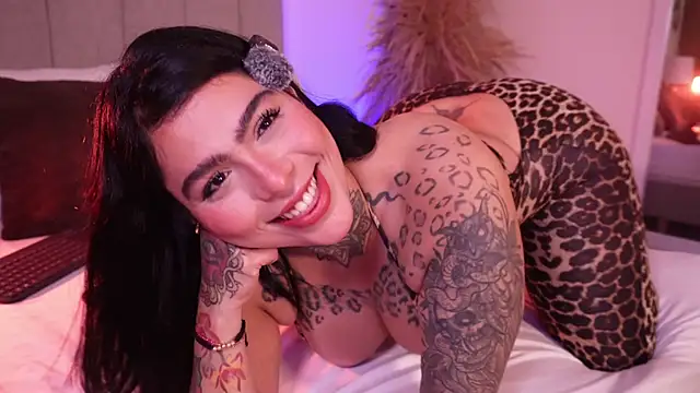 Snapshot of curvyliciousss chatting on January 16, 2026, 6:01 pm curvyliciousss online show from January 16, 2026, 6:01 pm