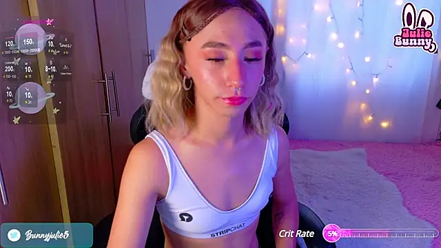 Snapshot of Littlebunny21 chatting on December 5, 2024, 8:17 pm Littlebunny21 online show from December 5, 2024, 8:17 pm