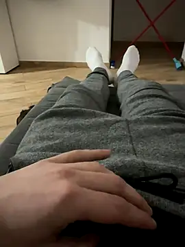 Snapshot of Io1994 chatting on December 19, 2025, 12:25 am Io1994 online show from December 19, 2025, 12:25 am