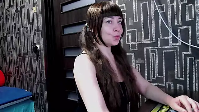 HelenLe sweet online show from March 11, 2025, 6:19 am