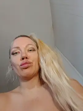 Snapshot of SofiaJoy chatting on July 5, 2026, 11:39 am SofiaJoy online show from July 5, 2026, 11:39 am