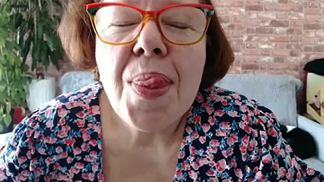 Adelewildx online show from April 22, 2026, 10:33 am