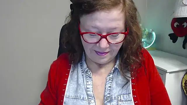 Snapshot of Adelewildx chatting on March 12, 2025, 4:41 am Adelewildx online show from March 12, 2025, 4:41 am