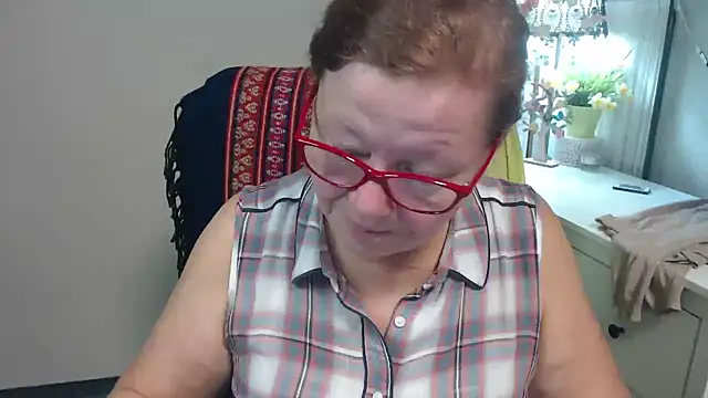 Snapshot of Adelewildx chatting on October 14, 2025, 3:18 am Adelewildx online show from October 14, 2025, 3:18 am