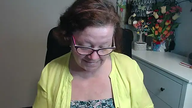 Snapshot of Adelewildx chatting on May 6, 2026, 3:32 am Adelewildx online show from May 6, 2026, 3:32 am