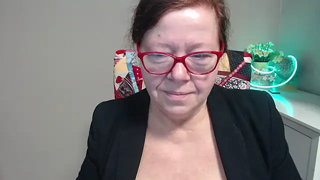 Snapshot of Adelewildx chatting on March 6, 2025, 4:30 am Adelewildx online show from March 6, 2025, 4:30 am