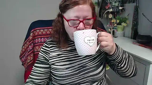 Snapshot of Adelewildx chatting on December 2, 2025, 3:41 am Adelewildx online show from December 2, 2025, 3:41 am