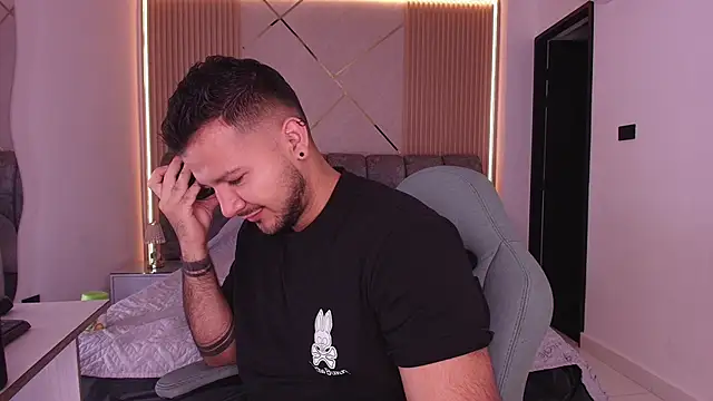 Snapshot of mister_miike chatting on February 19, 2026, 3:03 am mister miike online show from February 19, 2026, 3:03 am