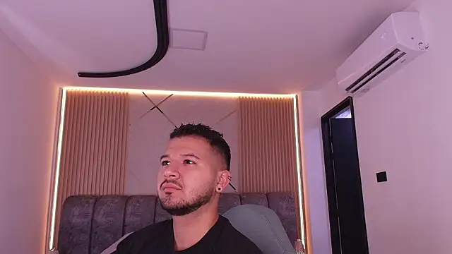 Snapshot of mister_miike chatting on February 20, 2026, 3:03 am mister miike online show from February 20, 2026, 3:03 am