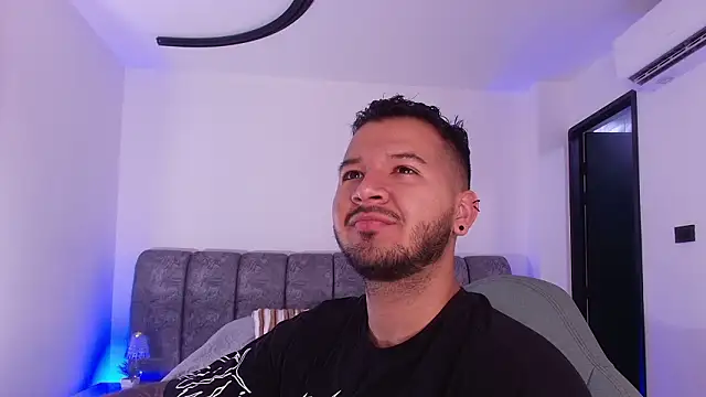 Snapshot of mister_miike chatting on February 6, 2026, 3:02 am mister miike online show from February 6, 2026, 3:02 am