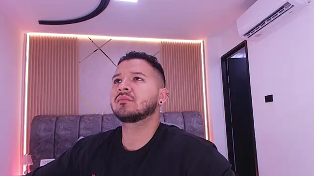 Snapshot of mister_miike chatting on March 4, 2026, 3:03 am mister miike online show from March 4, 2026, 3:03 am